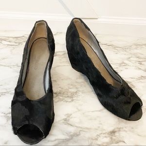 Martha Davis Calfhair Fur Spotted Peep Toe Wedges Black Size 39 (9)